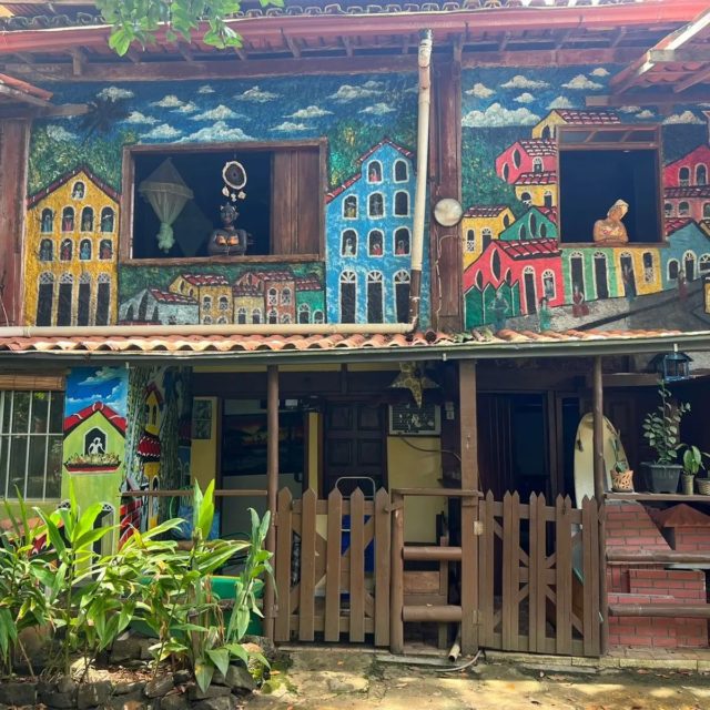 Artes, quintal, pets e boa energía é do que mais gostamos aqui en Navio Itacare. 

📷 @vir.villafane

Esperamos por voces! 
#camping #praia #itacare